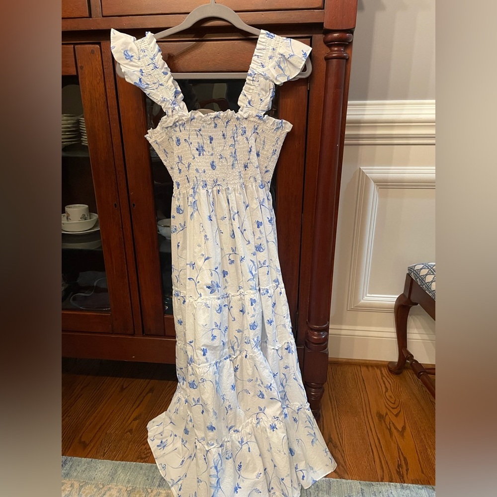 Beautiful Hill House Ellie Nap dress in medium.